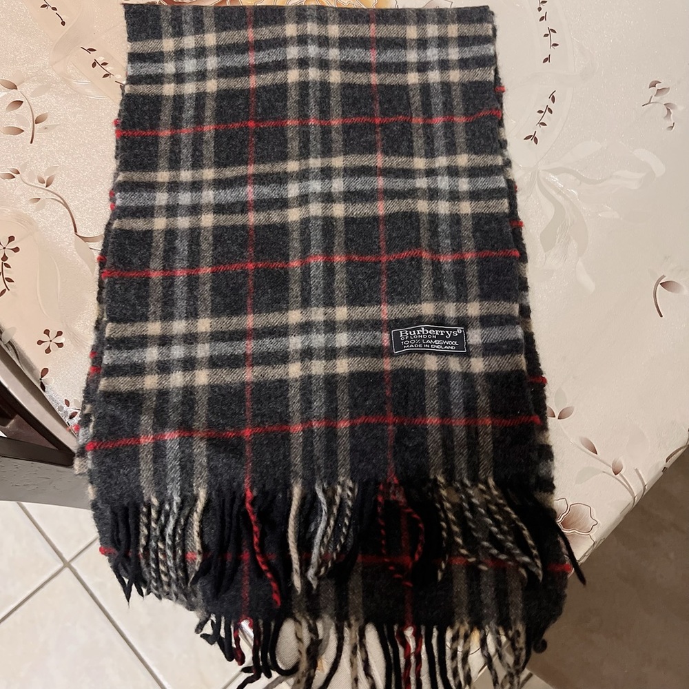 AUTHENTIC Burberry black with light brown lines 100% Cashmere scarf.( lamb wool)